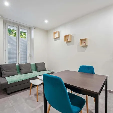 Apartman Rdc Avec Parking Au Centre-ville *