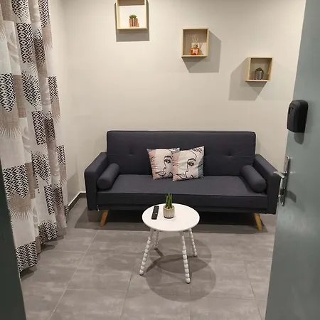 Apartman Rdc Avec Parking Au Centre-ville