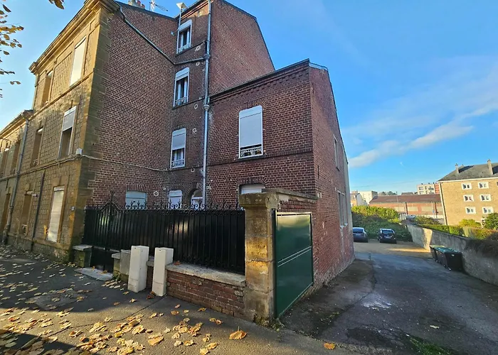 Rdc Avec Parking Au Centre-ville Appartamento Charleville-Mézières