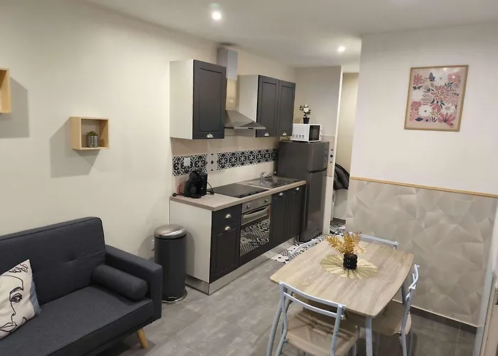 Appartamento Rdc Avec Parking Au Centre-ville Charleville-Mézières